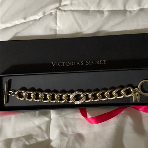 Jewelry - Picture 2 of 4